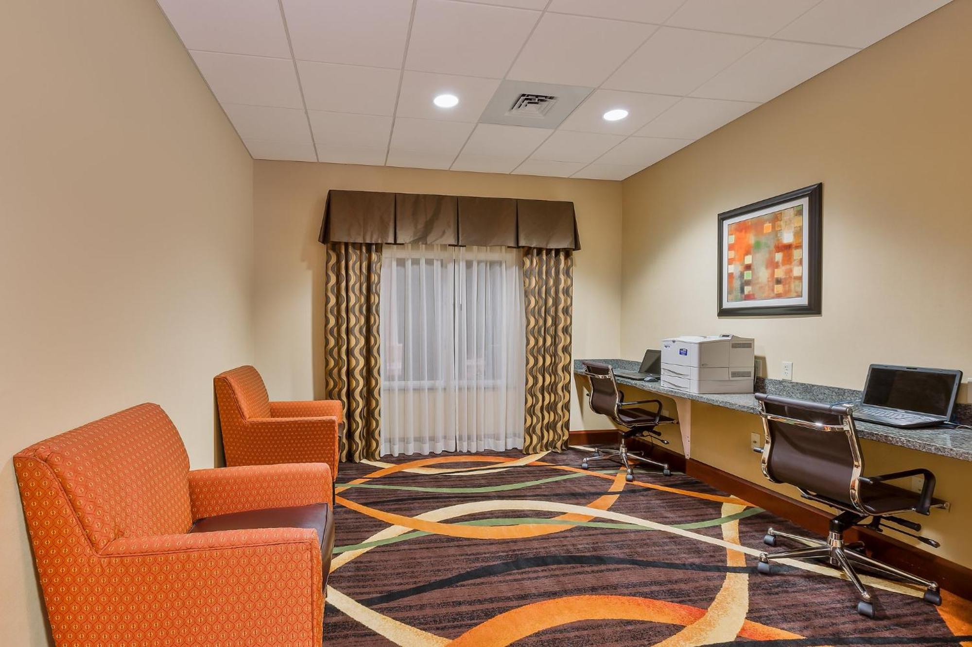 Holiday Inn Express Hotel & Suites Salina By Ihg Exterior photo